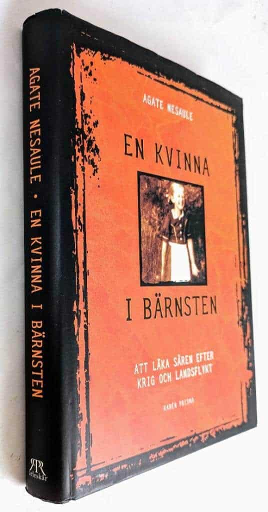 Agate Nesaule : En kvinna i bärnsten