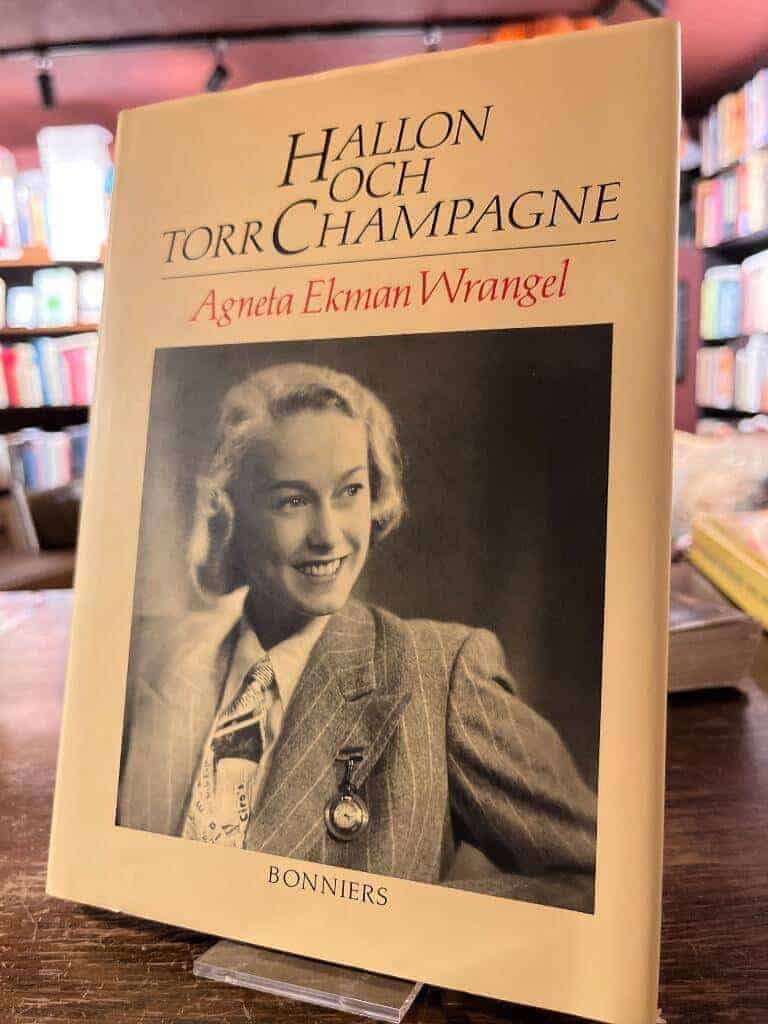 Agneta Ekman Wrangel : Hallon och torr champagne