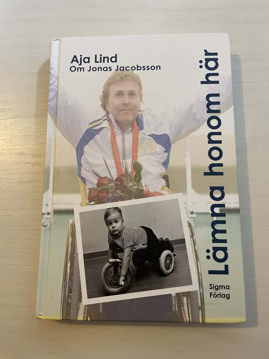 Aja Lind : Lämna honom här