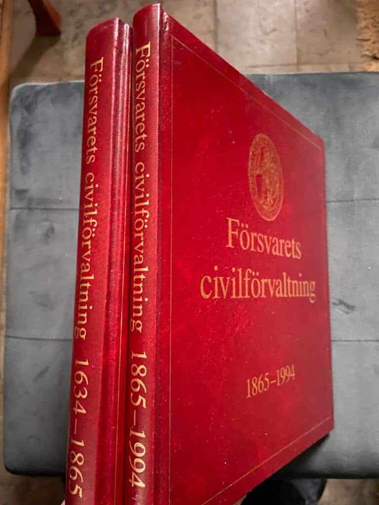 Alf Resare Inge Krappe : Försvarets civilförvaltning. Del 1. 1634-1865. Del 2. 1865-1994.