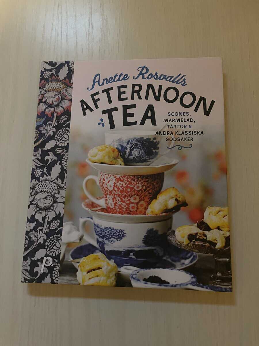 Anette Rosvall : Afternoon tea scones, marmelad, tårtor & andra klassiska godsaker