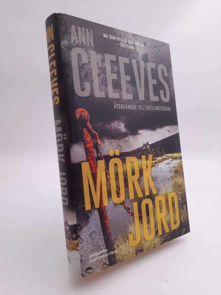 Ann Cleeves : Mörk jord