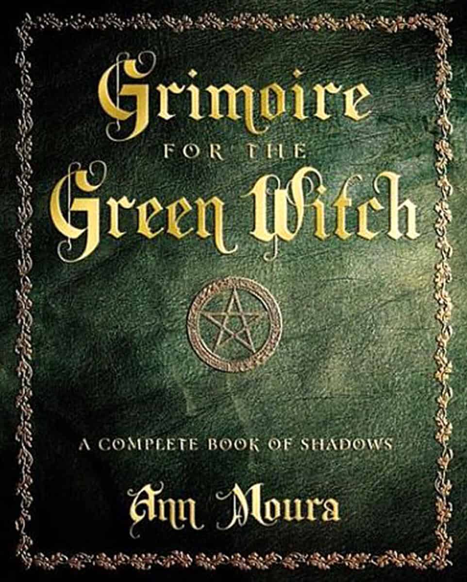 Ann Moura : Grimoire for the green witch