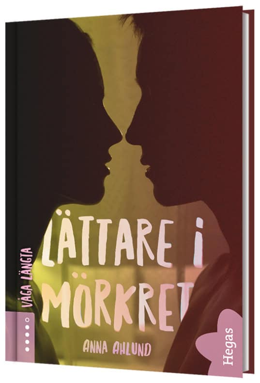 Anna Ahlund : Lättare i mörkret
