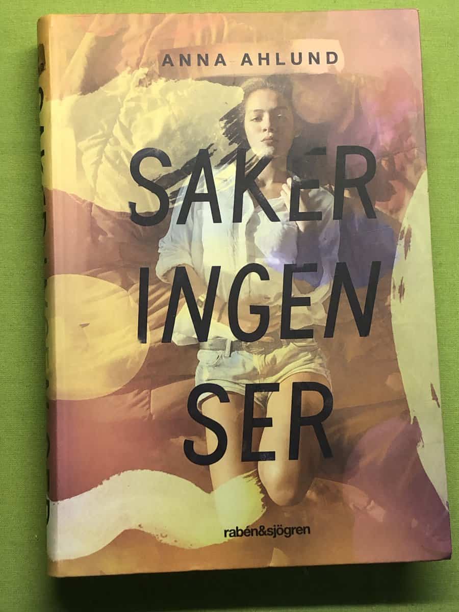 Anna Ahlund : Saker ingen ser