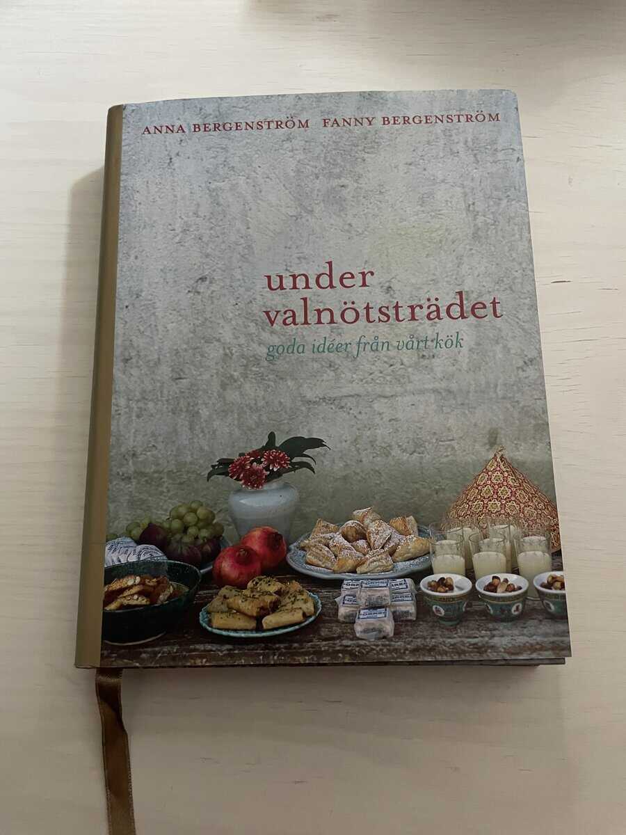 Anna Bergenström : Under valnötsträdet