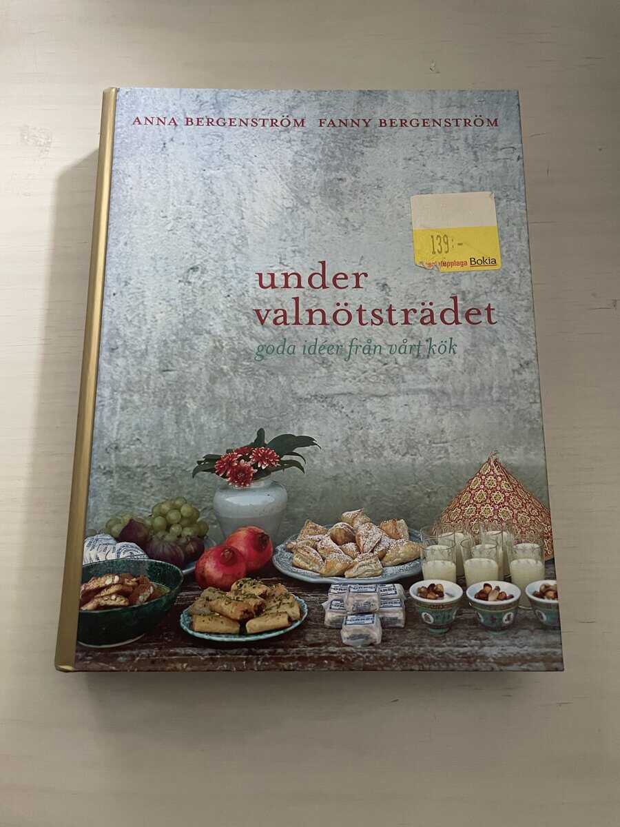 Anna Bergenström : Under valnötsträdet