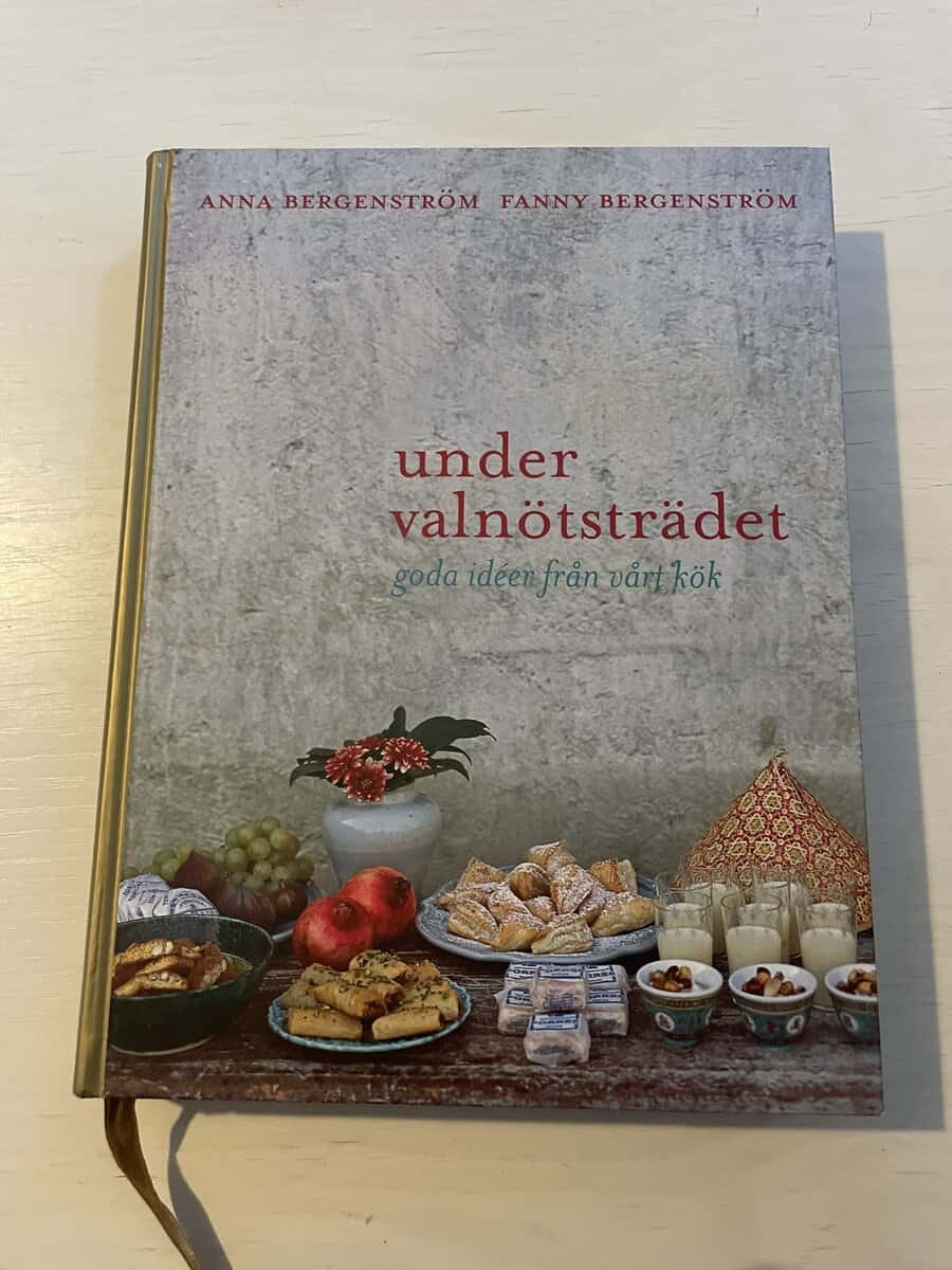 Anna Bergenström : Under valnötsträdet