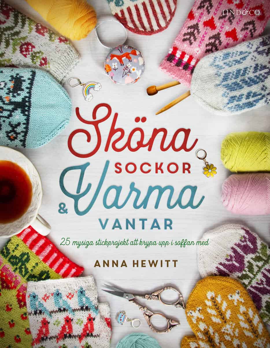 Anna Hewitt : Sköna sockor och varma vantar : 25 mysiga stickprojekt att krypa upp i soff