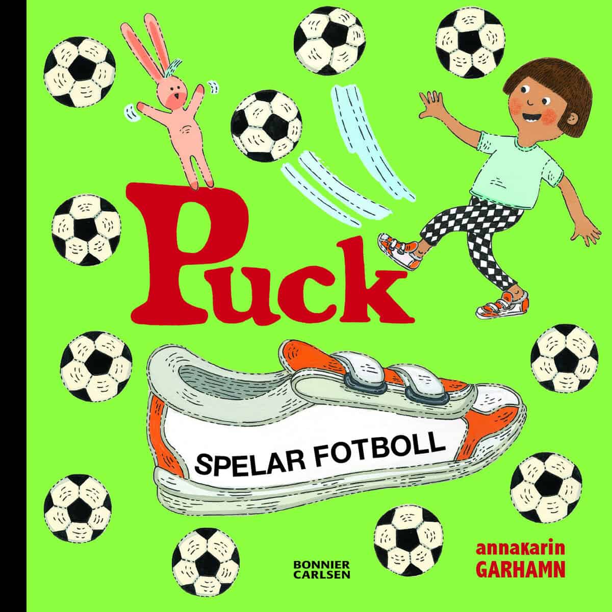 Anna-Karin Garhamn : Puck spelar fotboll
