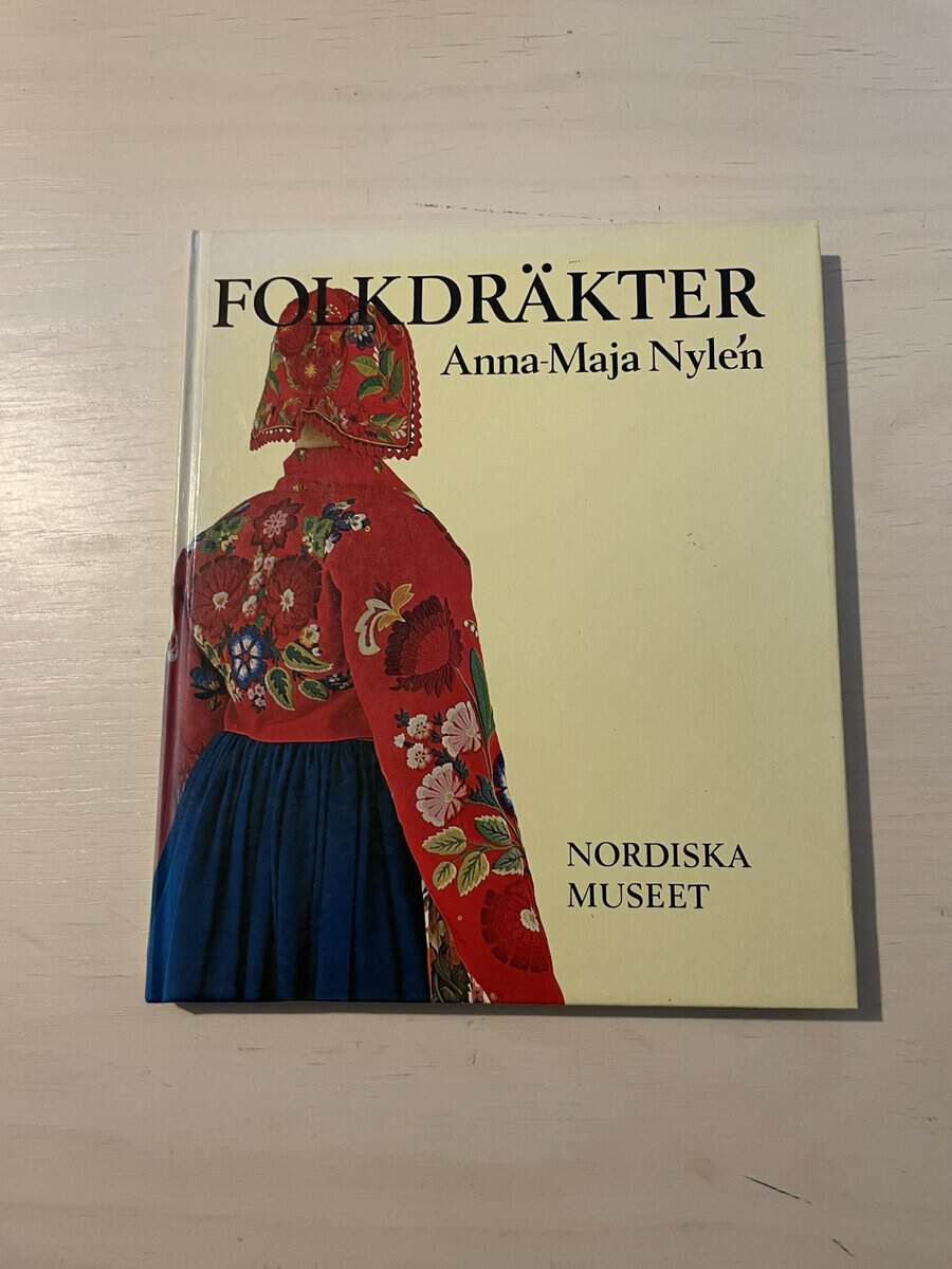 Anna-Maja Nylén : Folkdräkter ur Nordiska museets samlingar