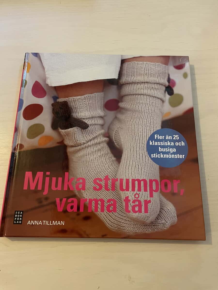 Anna Tillman : Mjuka strumpor, varma tår fler än 25 klassiska och busiga stickmönster
