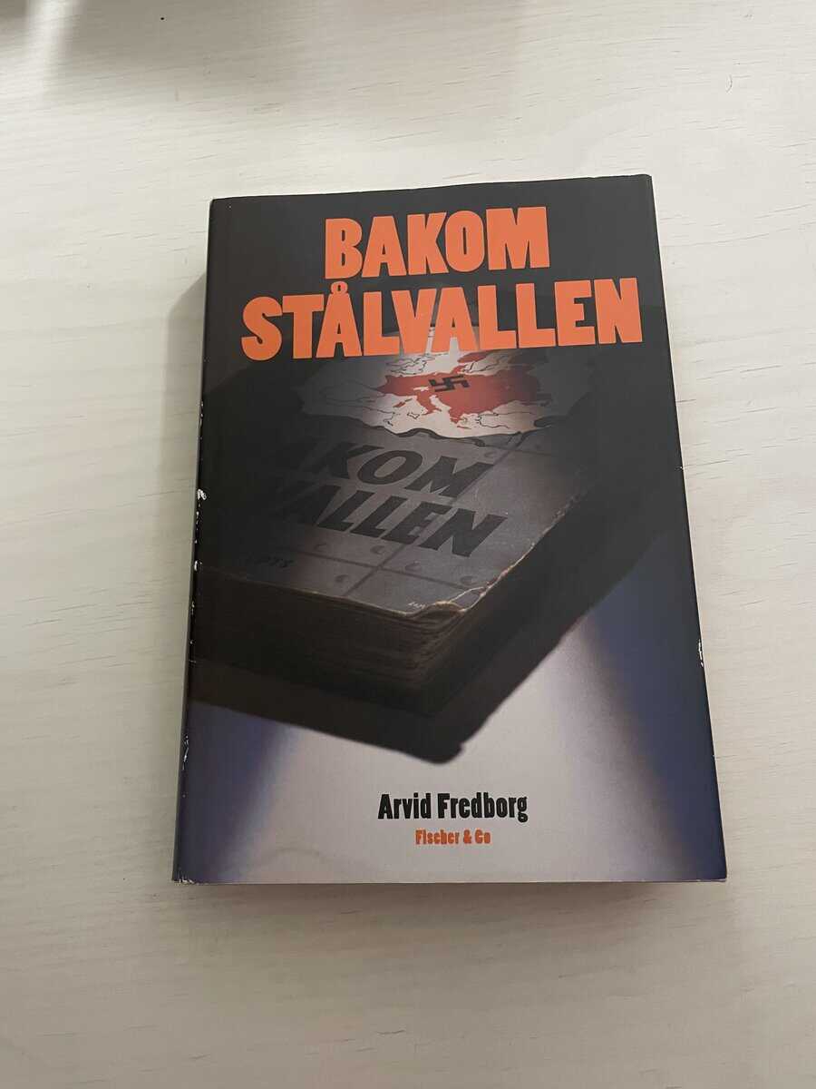 Arvid Fredborg : Bakom stålvallen
