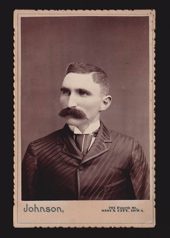 Johnson, 705 Fourth St., Sioux City, Iowa (USA, fotograf)