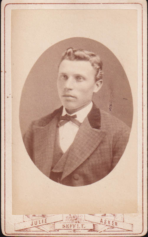 Julie Asker (1846-1927) Seffle (fotograf)