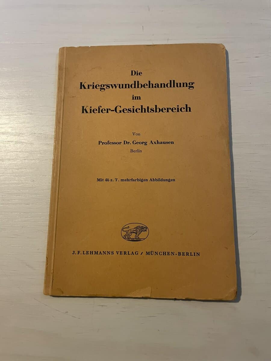 Axhausen,Dr Georg : Die Kriegswundbehandlung im Kiefer-Gesischtsbereich - Behandling av krigsskador i ansikte och käke