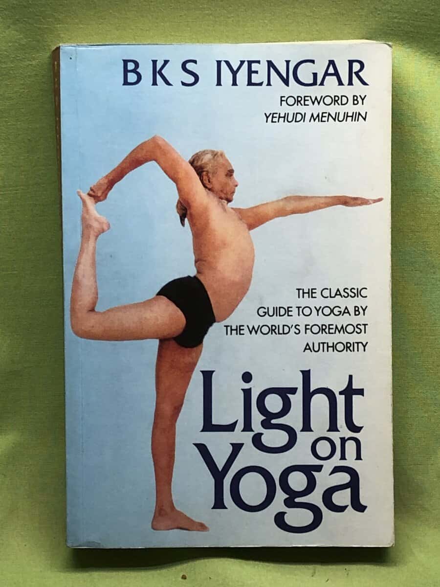 B. K. S. Iyengar : Light on yoga
