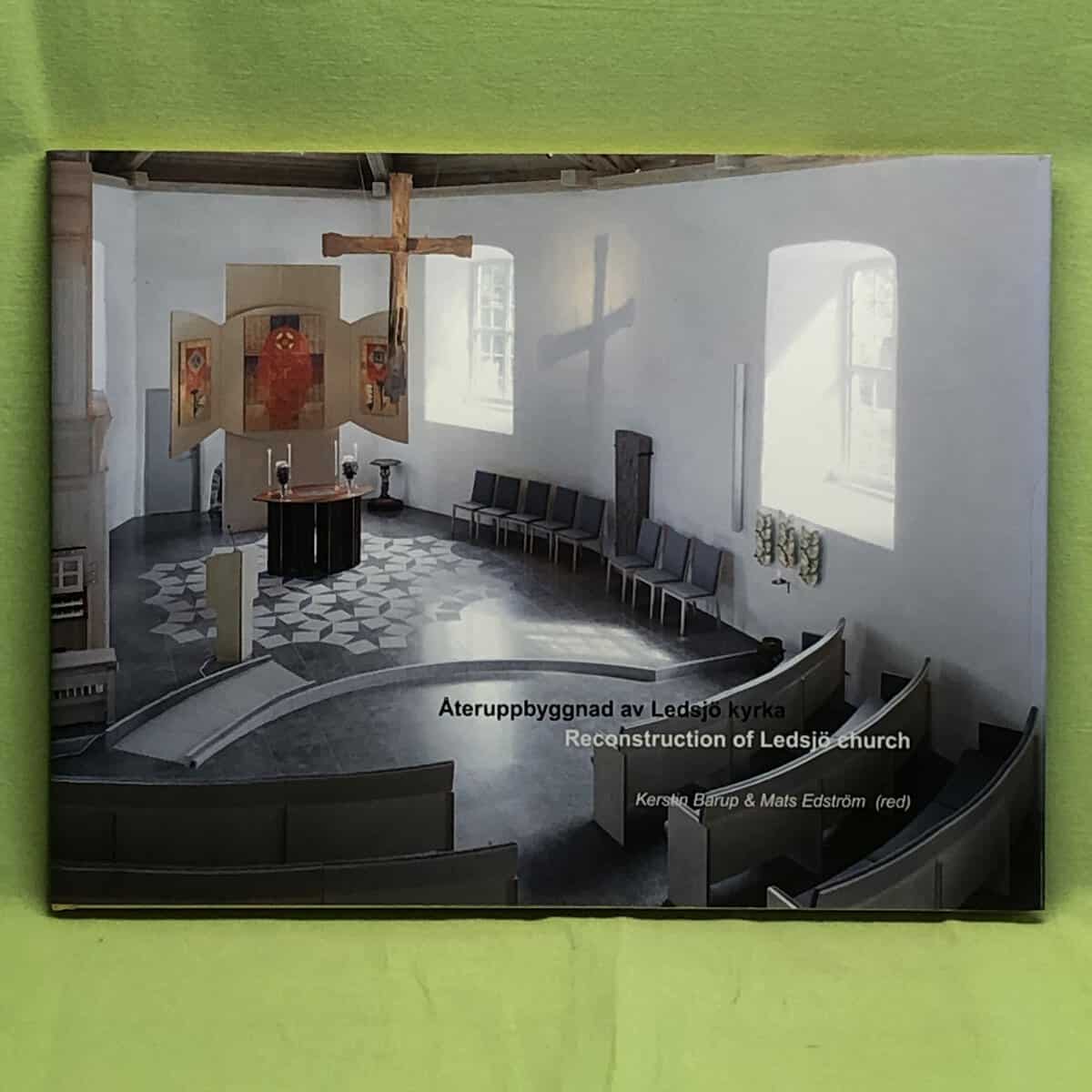 Barup, Kerstin ; Edström, Mats : Återuppbyggnad av Ledsjö kyrka = Reconstruction of Ledsjö church