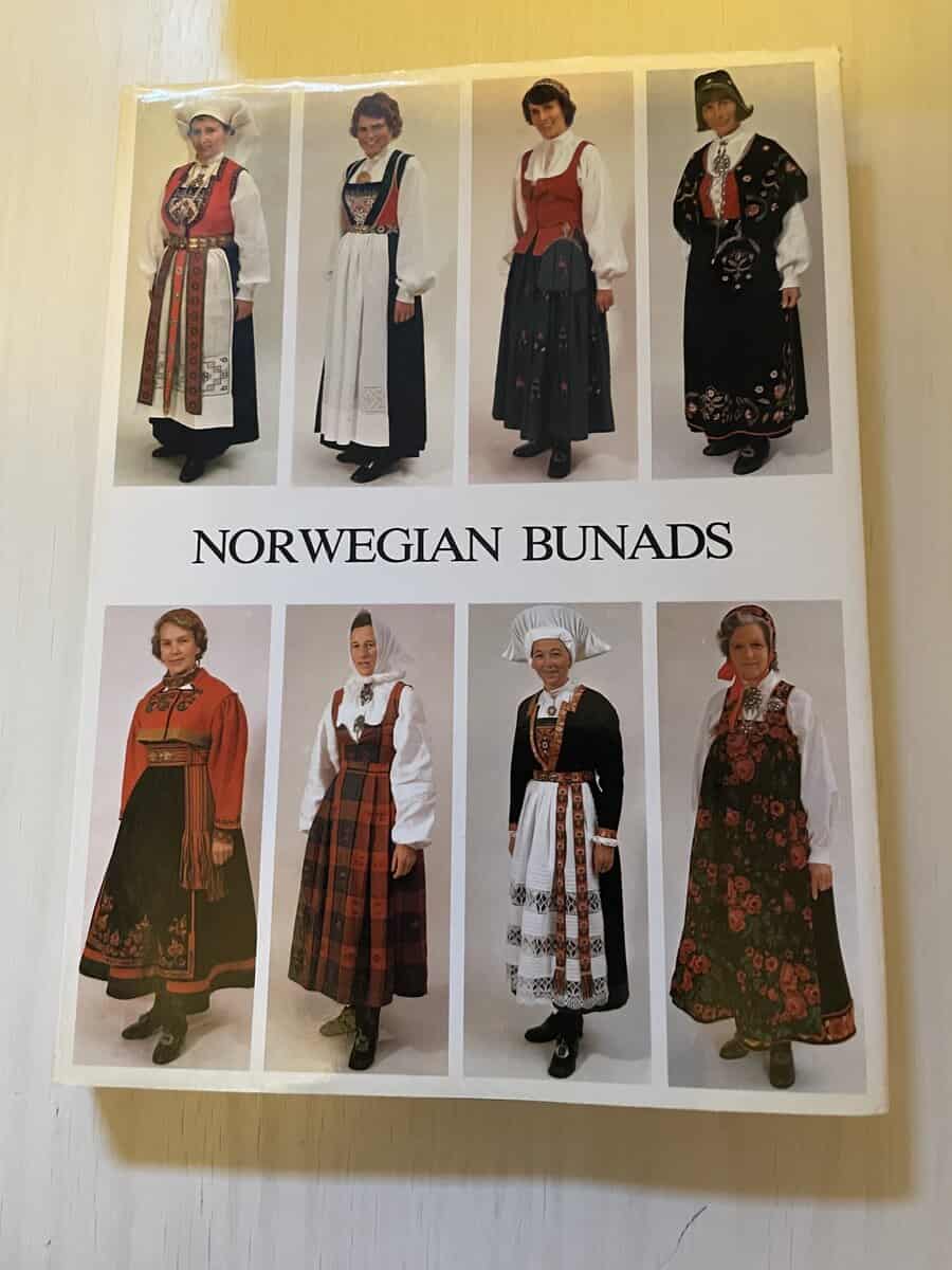 Bent Vanberg : Norwegian Bunads