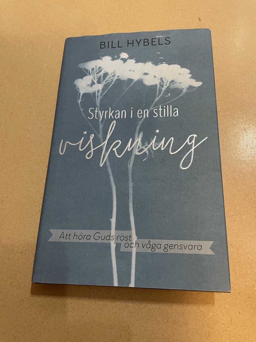 Bill Hybels : Styrkan i en stilla viskning - att höra Guds röst och våga gensvara