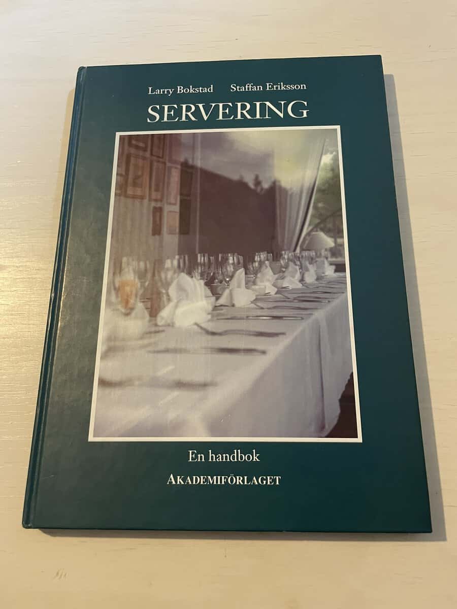 Bokstad, Larry, Eriksson, Staffan : Servering