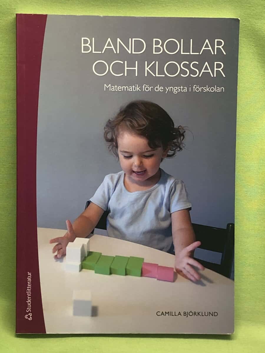 Camilla Björklund : Bland bollar och klossar