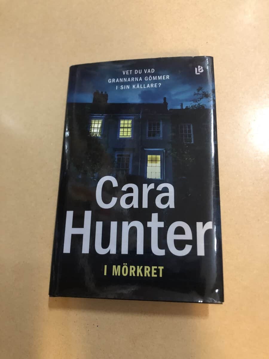 Cara Hunter : I mörkret