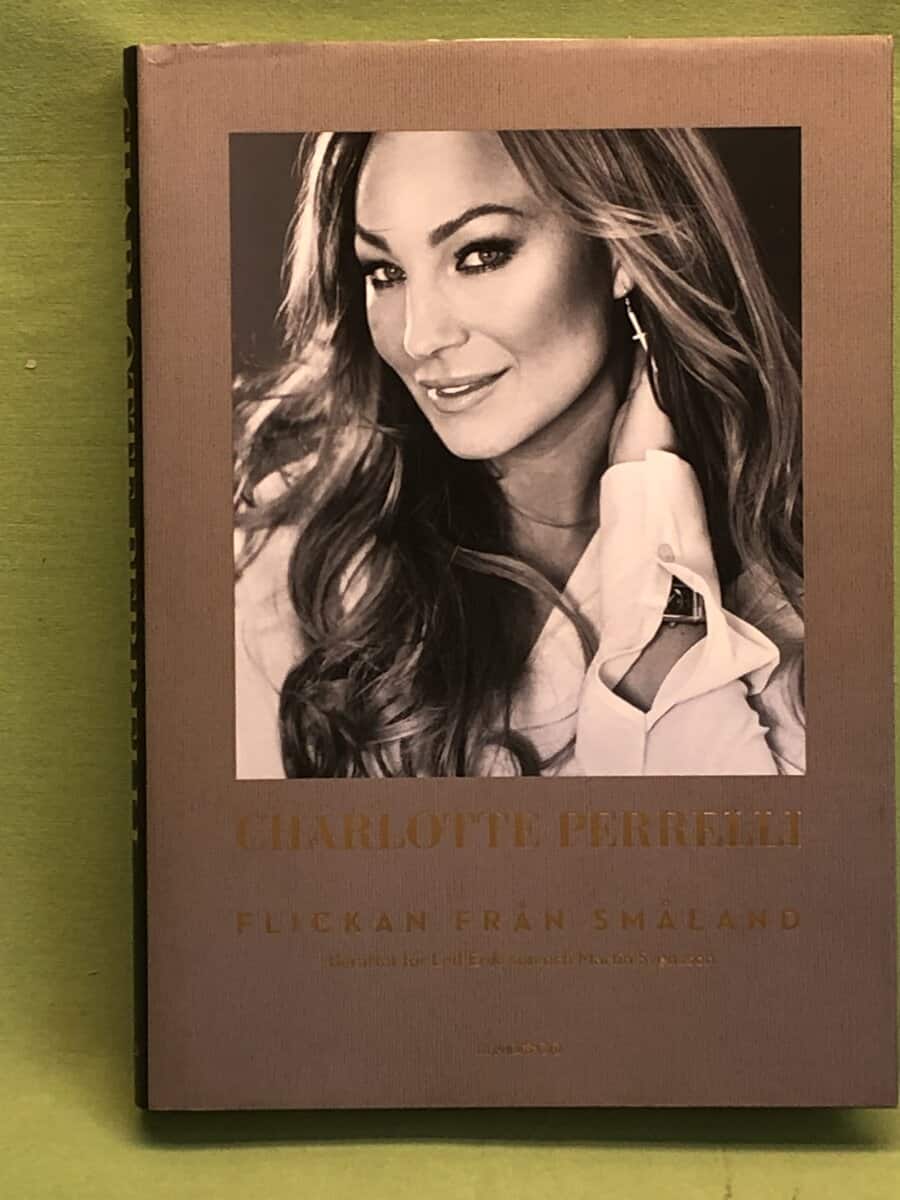 Perrelli, Charlotte, Eriksson, Leif, Svensson, Martin : Flickan från Småland