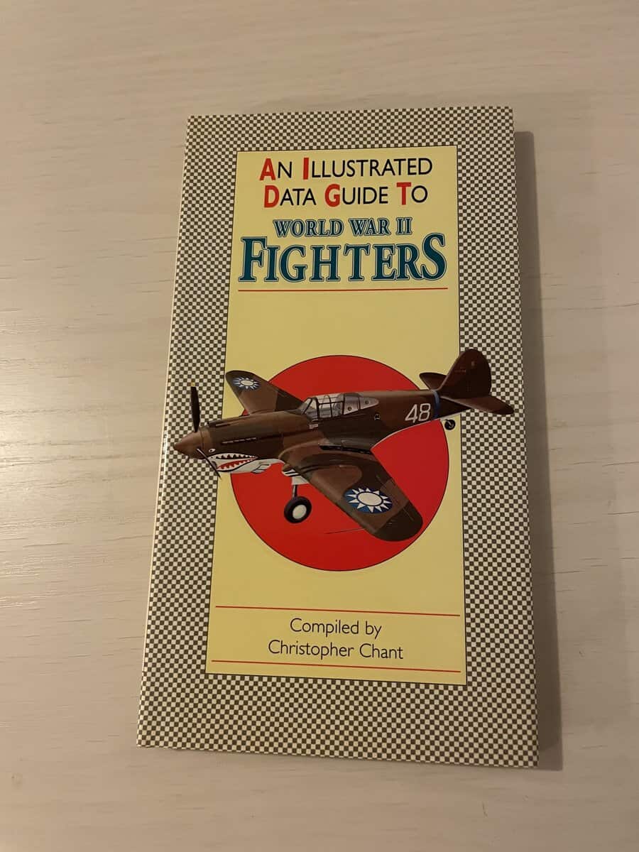 Chris Chant : An Illustrated Data Guide to World War II Fighters