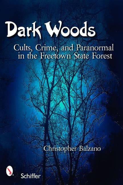 Christopher Balzano : Dark woods - cults, crime, and the paranormal in the freetown state forest