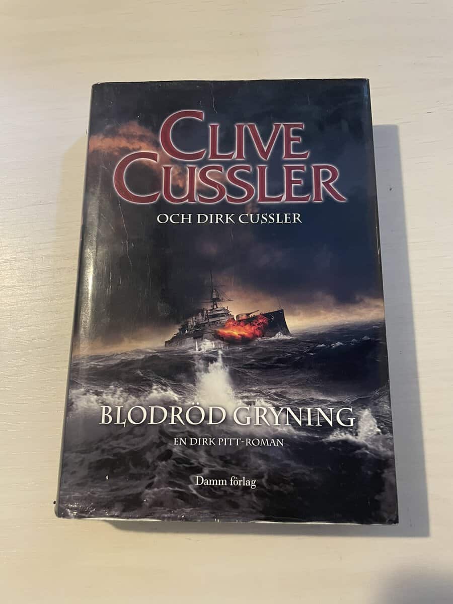 Clive Cussler : Blodröd gryning