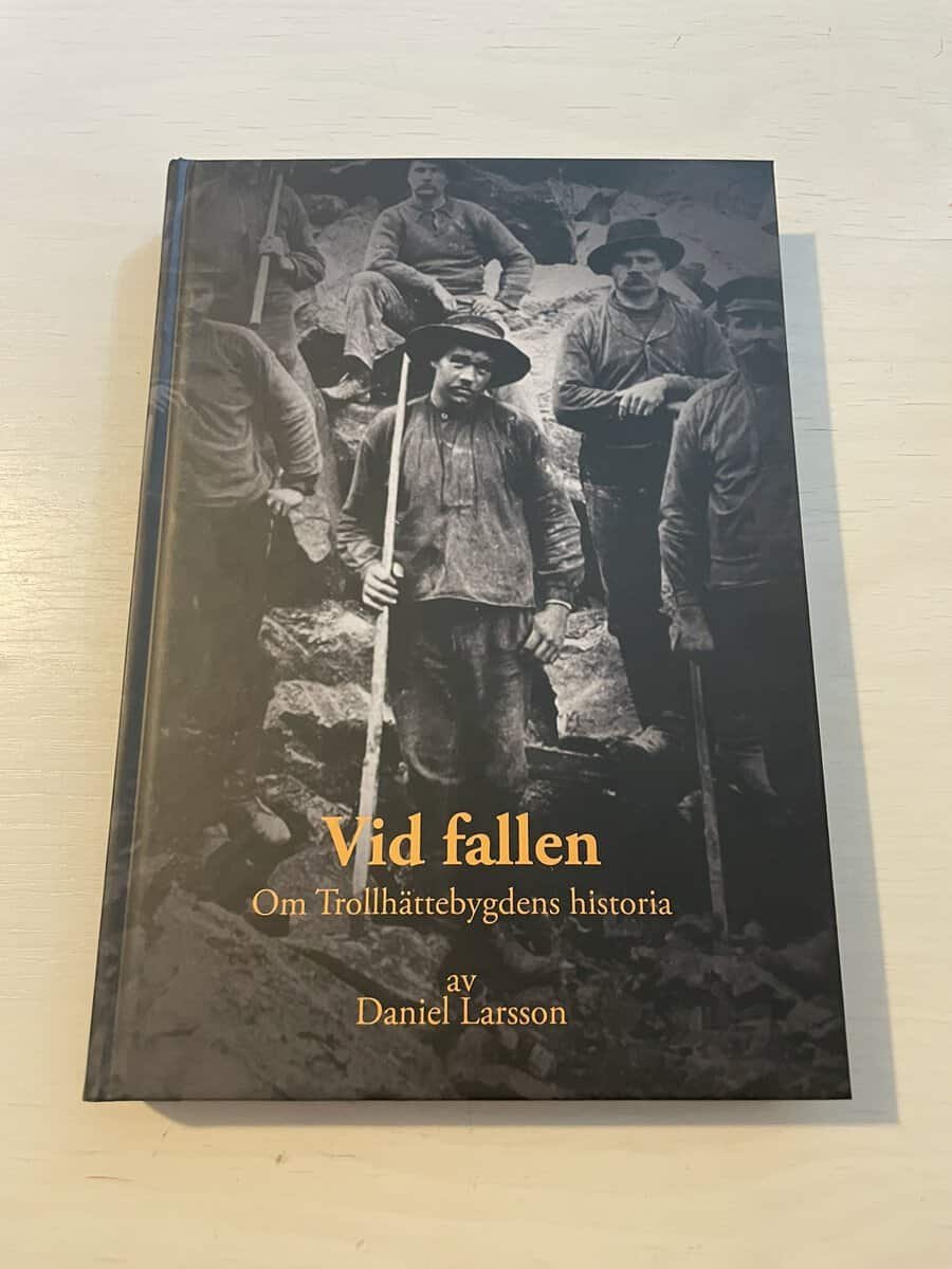 Daniel Larsson : Vid fallen - Om Trollhättebygdens historia