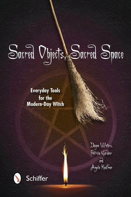 Dayna Winters : Sacred objects, sacred space - everyday tools for the modern-day witch