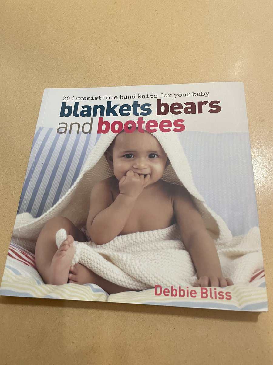 Debbie Bliss : Blankets Bears and Bootees - 20 irresistible hand knits for your baby