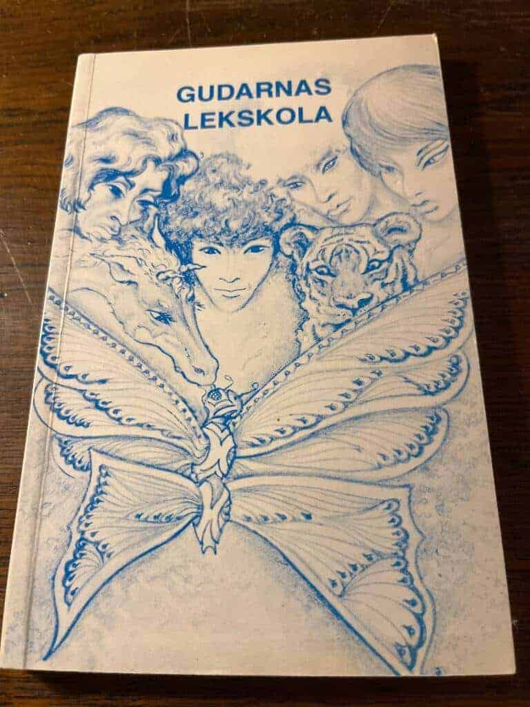 Dénis Lindbohm : Gudarnas lekskola