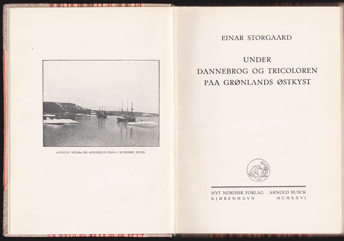 Einar Storgaard : Under Dannebrog og Tricoloren paa Grønlands Østkyst
