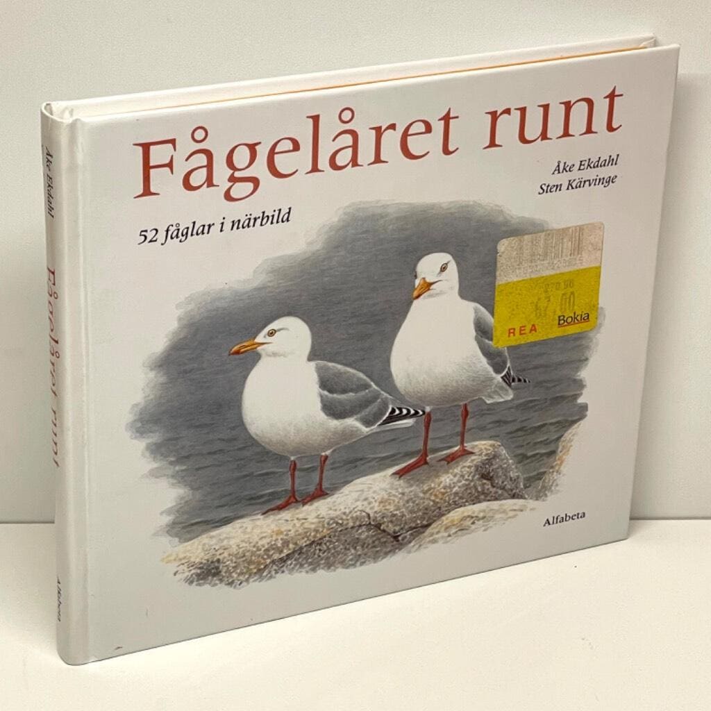 Ekdahl, Åke (text) ; Kärvinge, Sten (bild) : Fågelåret runt