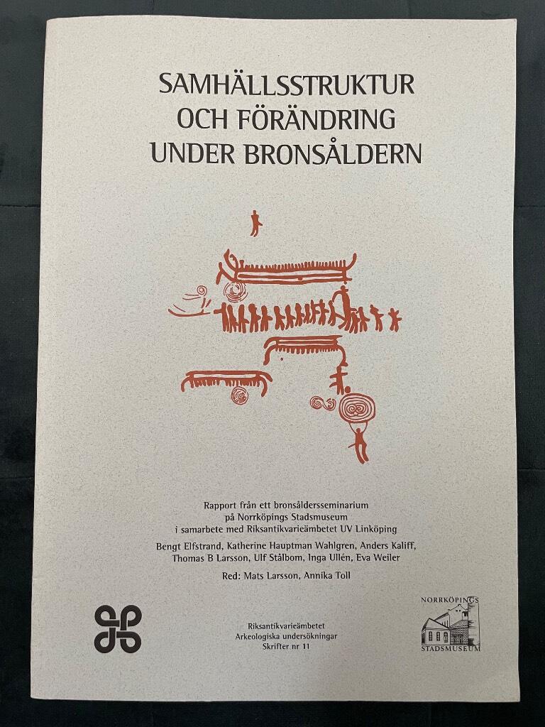 Elfstrand, Bengt ; Larsson, Mats ; Toll, Annika ; Riksantikvarieämbetet. UV Öst ; Norrköpings stadsmuseum : Samhällsstruktur och förändring under bronsåldern