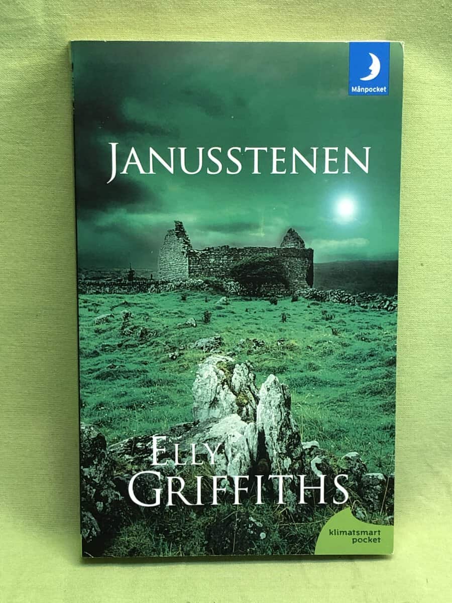 Elly Griffiths : Berättelsen om Ruth Galloway del 2 - Janusstenen