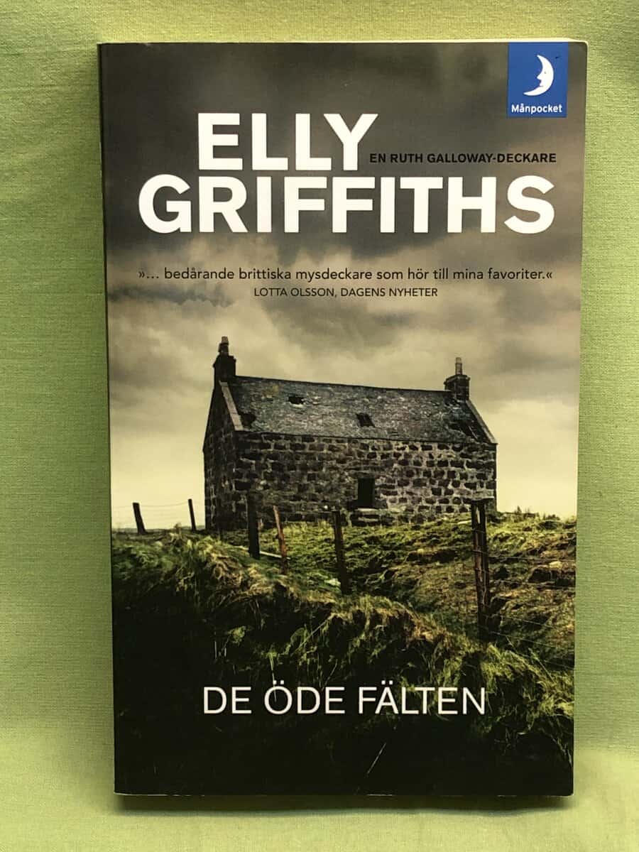 Elly Griffiths : De öde fälten