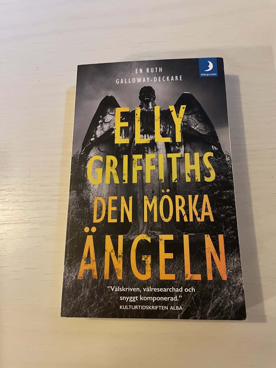 Elly Griffiths : Den mörka ängeln