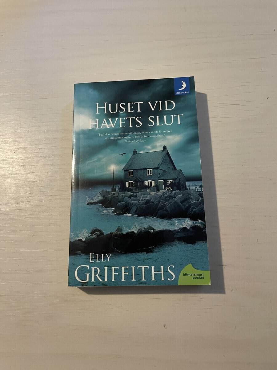 Elly Griffiths : Huset vid havets slut