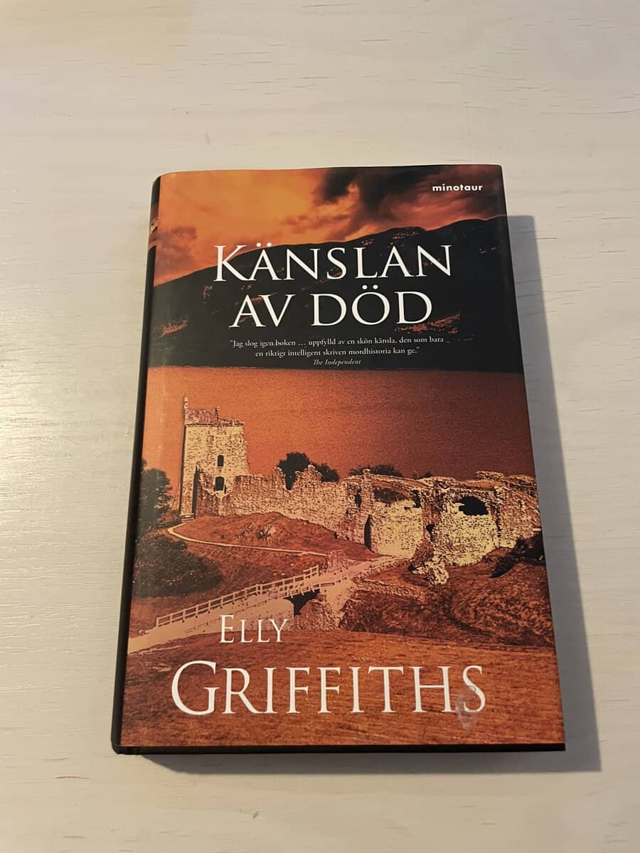 Elly Griffiths : Känslan av död