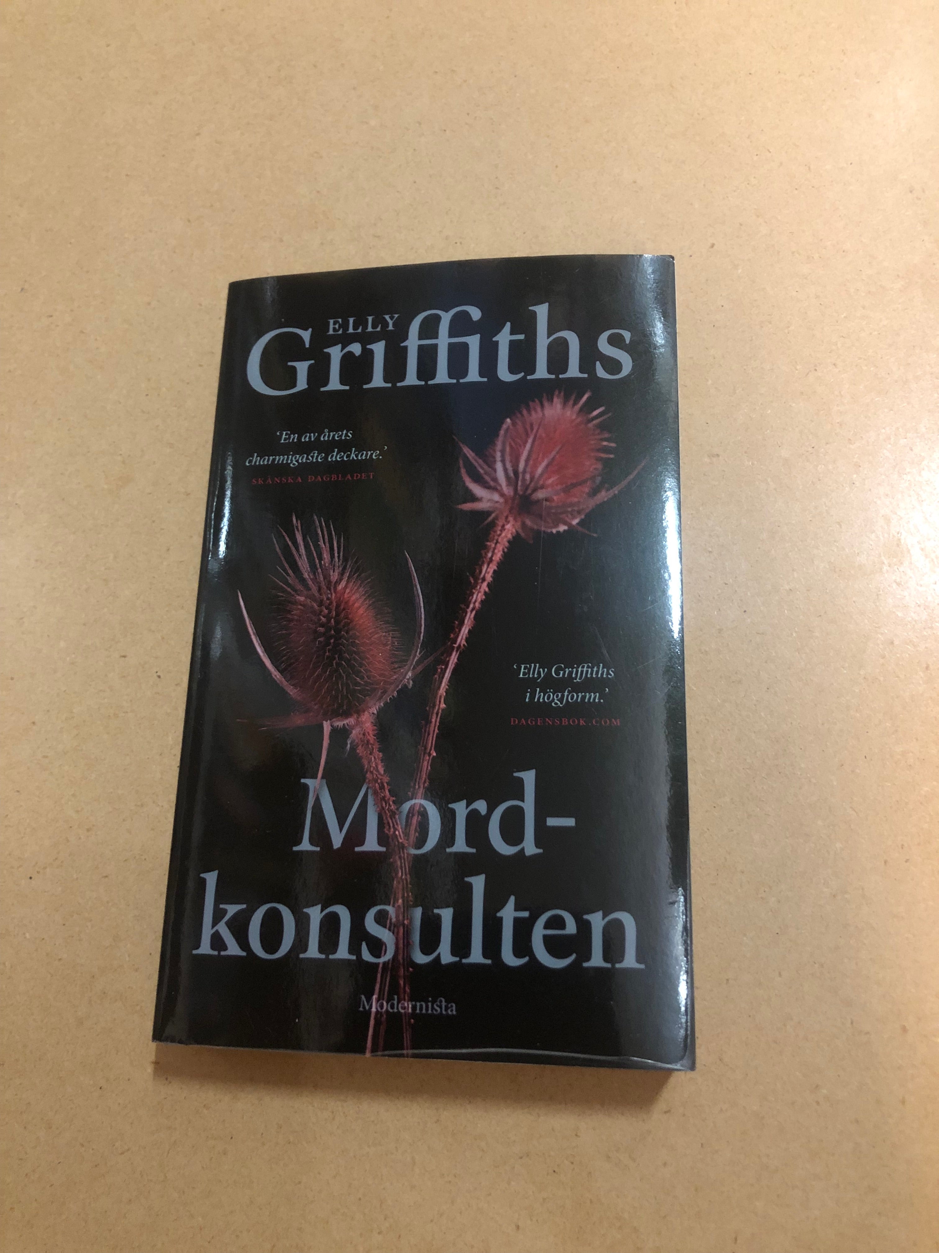 Elly Griffiths : Mordkonsulten