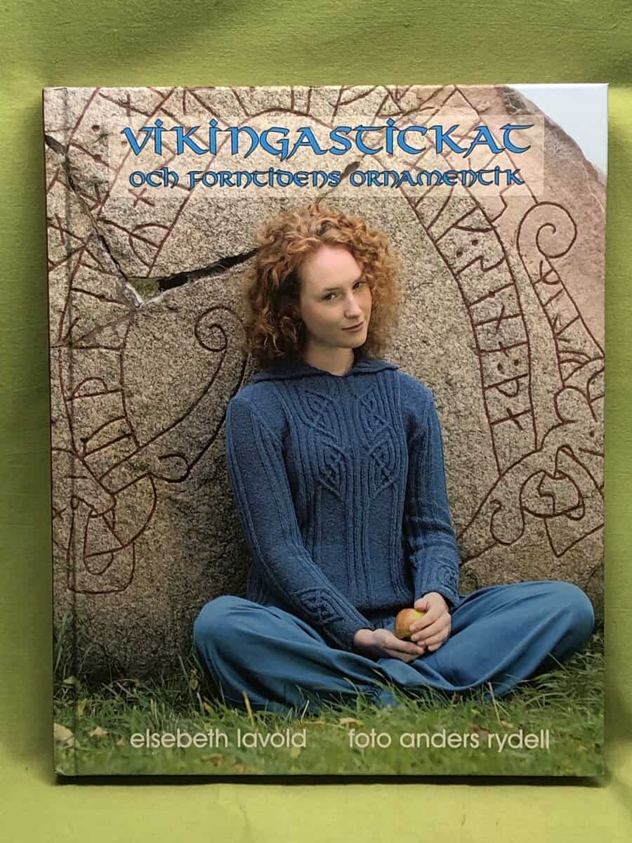 Elsebeth Lavold : Vikingastickat och forntidens ornamentik