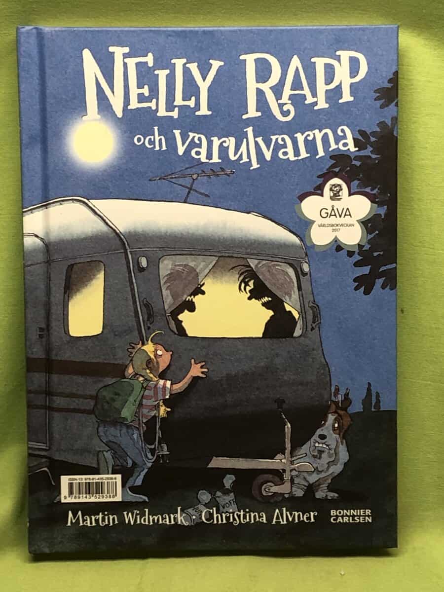 Josefine Sundström, Emma Göthner, Martin Widmark, Christina Alvner : Saga-sagor . Studsmatta, simskola och en borttappad tigertass / Nelly Rapp och varulvarna 2 böcker i 1