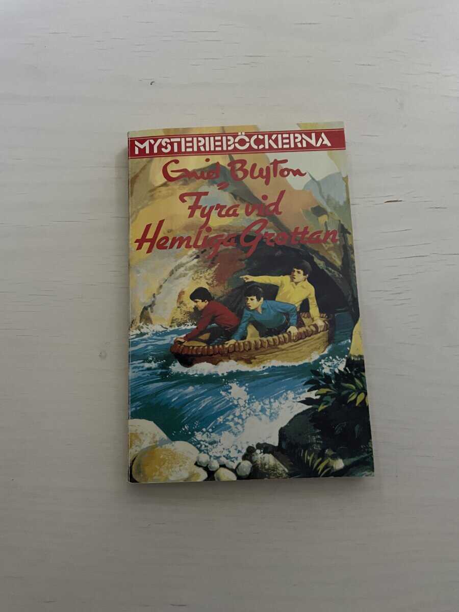 Enid Blyton : Fyra vid hemliga grottan