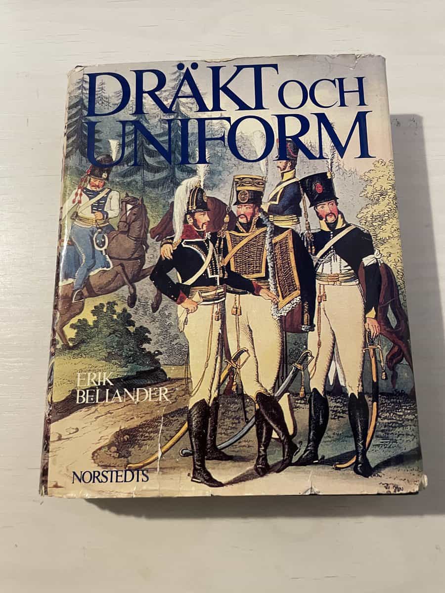 Erik Bellander : Dräkt och uniform
