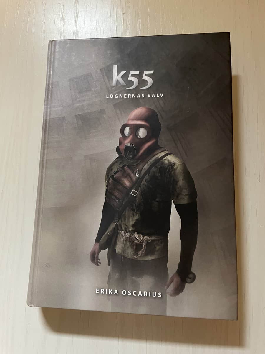 Erika Oscarius : K55 - lögnernas valv