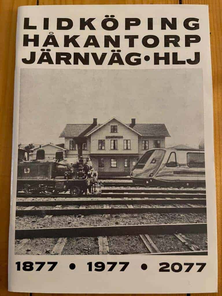 Eriksson Leif ; Källgård Börje : Lidköping Håkantorp Järnväg - HLJ. 1877 - 1977 - 2077
